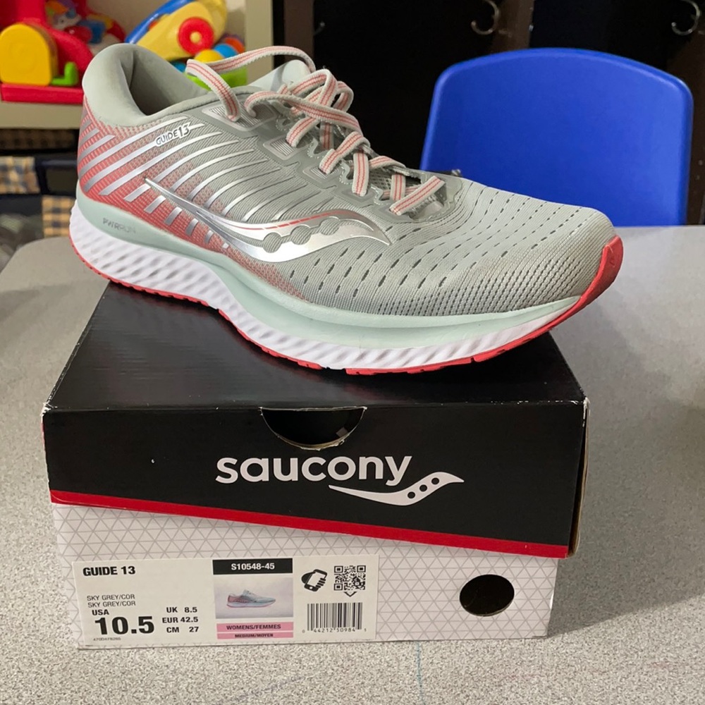Like New Saucony Tennis Shoes